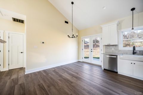 Tiny photo for 520 Raflo Place Avenue, Bedford, VA 24523 (MLS # 363823)