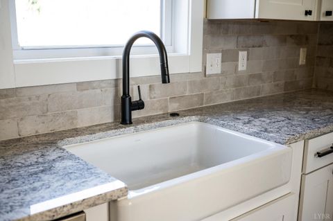 Tiny photo for 520 Raflo Place Avenue, Bedford, VA 24523 (MLS # 363823)