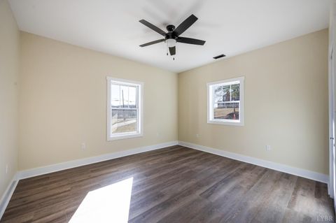 Tiny photo for 520 Raflo Place Avenue, Bedford, VA 24523 (MLS # 363823)
