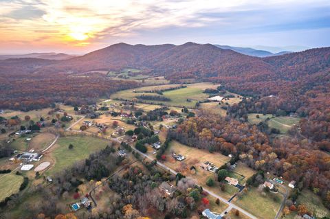 Tiny photo for 405 Meadowridge Drive, Lynchburg, VA 24503 (MLS # 362906)