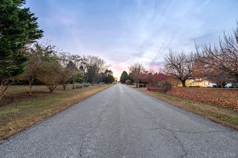Tiny photo for 405 Meadowridge Drive, Lynchburg, VA 24503 (MLS # 362906)