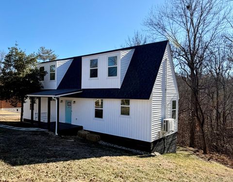Tiny photo for 630 Selene Street, Lynchburg, VA 24502 (MLS # 364133)