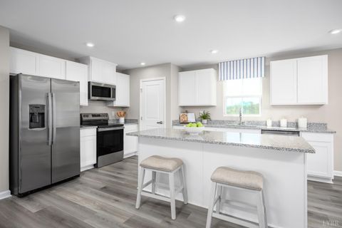 Tiny photo for 25 Crossing Court, Bedford, VA 24523 (MLS # 363309)