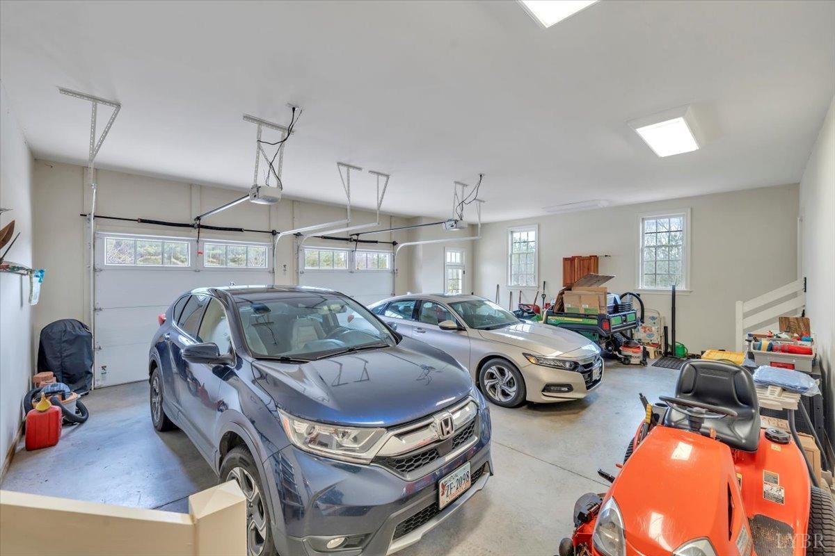 Goode, Virginia 24556, United States, 4 Bedrooms Bedrooms, ,5 BathroomsBathrooms,Residential,Pending,133757