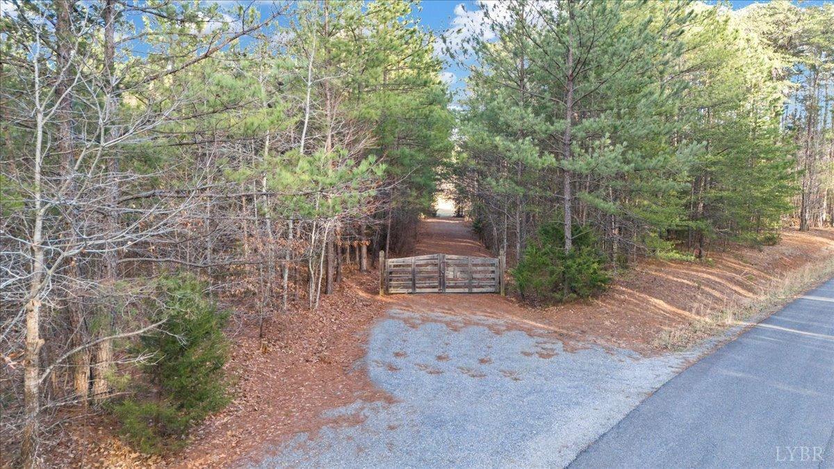 Goode, Virginia 24556, United States, 4 Bedrooms Bedrooms, ,5 BathroomsBathrooms,Residential,Pending,133757