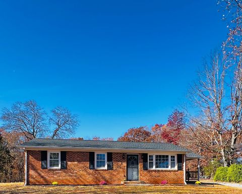 Tiny photo for 305 Eldon Road, Appomattox, VA 24522 (MLS # 363102)