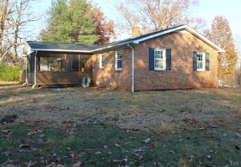 Tiny photo for 305 Eldon Road, Appomattox, VA 24522 (MLS # 363102)