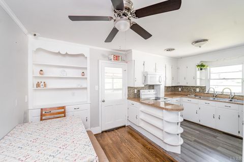 Tiny photo for 3209 Memorial Avenue, Lynchburg, VA 24501 (MLS # 365818)