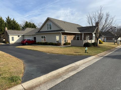 Condo For Sale - 112 Salisbury Circle Cir<br/> Lynchburg, VA 24502