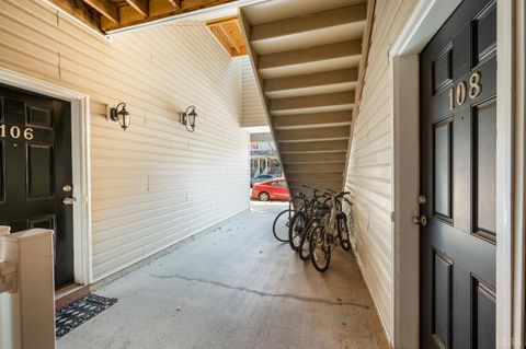 Tiny photo for 205 Capital Street #108, Lynchburg, VA 24502 (MLS # 362806)
