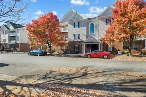 Tiny photo for 205 Capital Street #108, Lynchburg, VA 24502 (MLS # 362806)