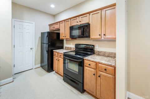 Tiny photo for 205 Capital Street #108, Lynchburg, VA 24502 (MLS # 362806)