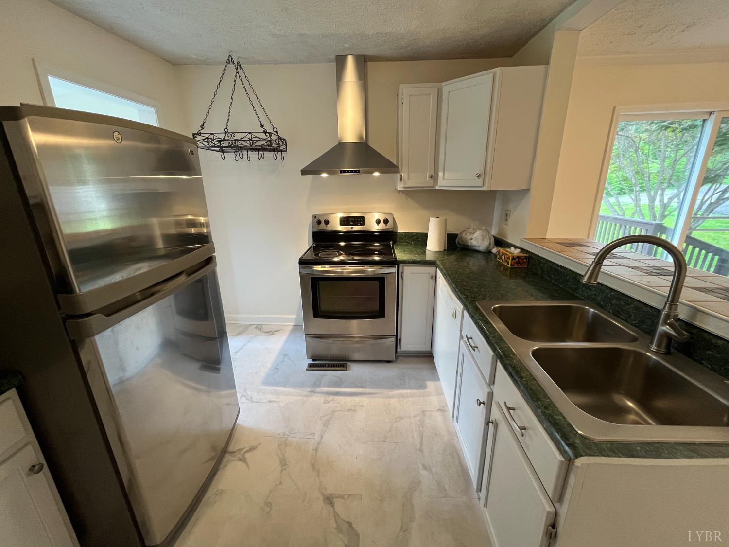 Lynchburg, Virginia 24501, United States, 2 Bedrooms Bedrooms, ,1 BathroomBathrooms,Residential,Active,158235