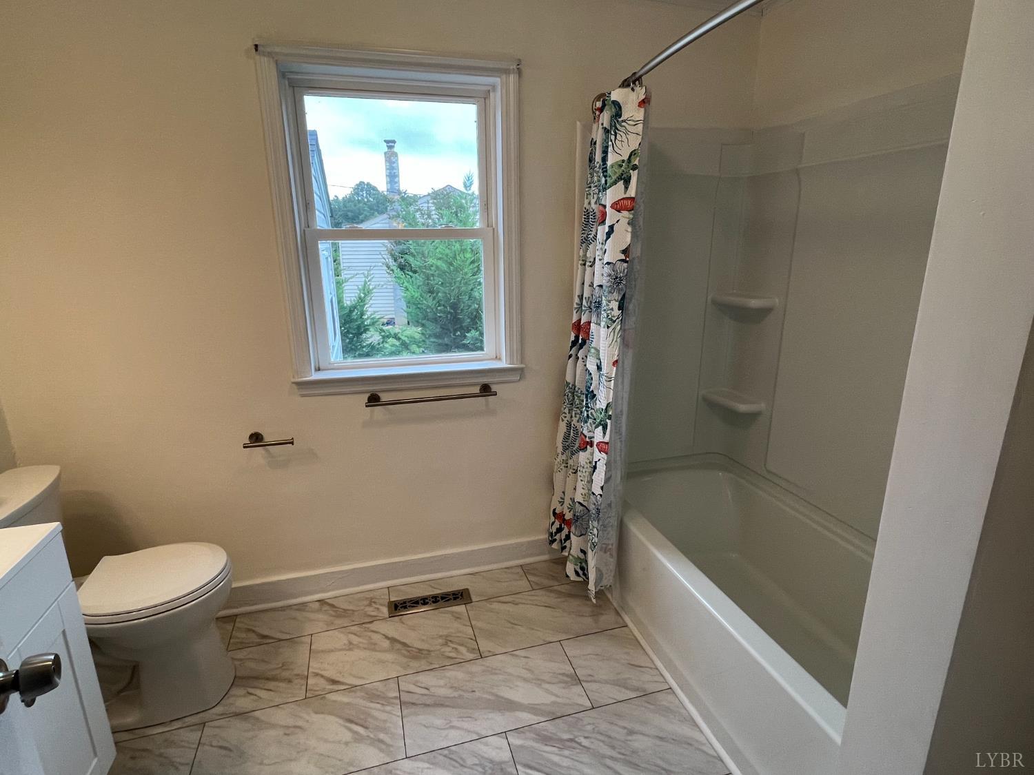 Lynchburg, Virginia 24501, United States, 2 Bedrooms Bedrooms, ,1 BathroomBathrooms,Residential,Active,158235