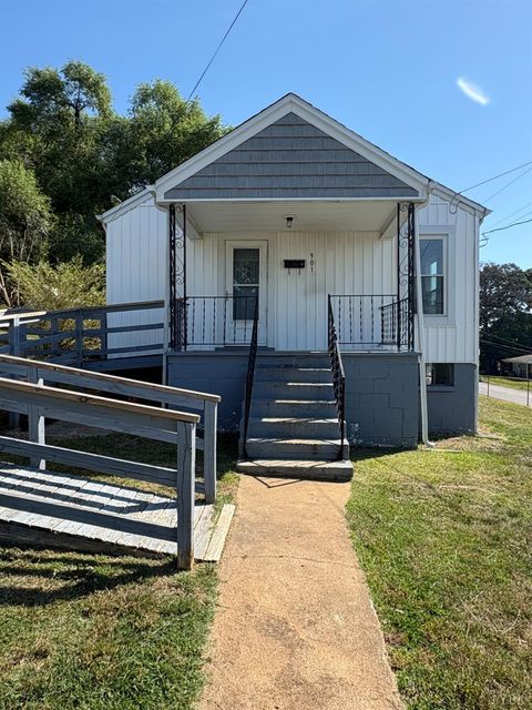 Photo of 901 Lola AVE, Altavista, VA 24517 (MLS # 366728)