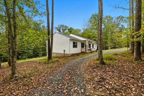 Tiny photo for 235 Hundley Lane, Madison Heights, VA 24572 (MLS # 362067)