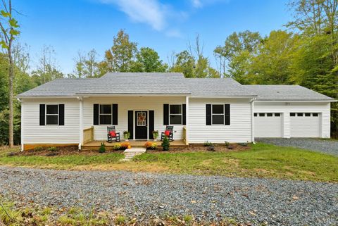 Photo of 235 Hundley Lane, Madison Heights, VA 24572 (MLS # 362067) Photo of 235 Hundley Lane, Madison Heights, VA 24572 (MLS # 362067)