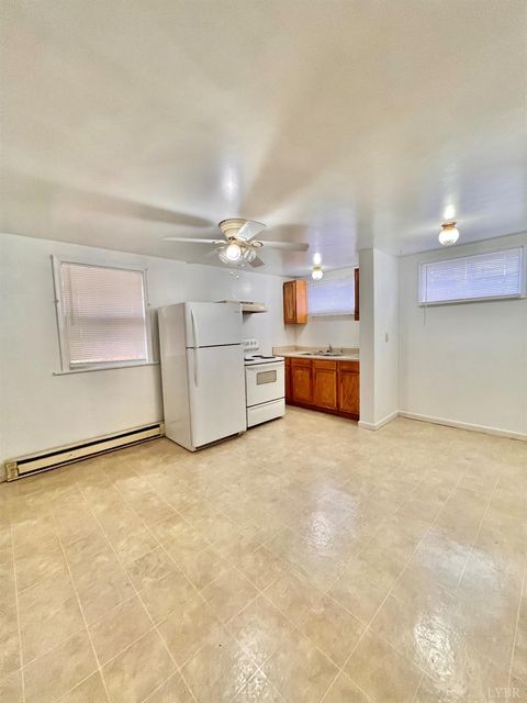 Tiny photo for 701 Orchard St St, Lynchburg, VA 24501 (MLS # 363140)