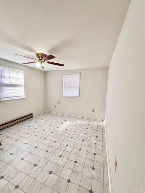 Tiny photo for 701 Orchard St St, Lynchburg, VA 24501 (MLS # 363140)