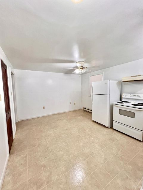 Tiny photo for 701 Orchard St St, Lynchburg, VA 24501 (MLS # 363140)