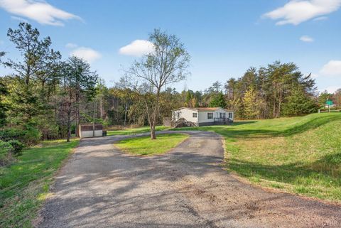 Tiny photo for 427 Spencer Road, Concord, VA 24538 (MLS # 365527)