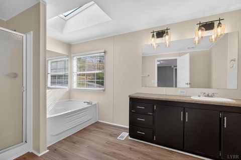 Tiny photo for 427 Spencer Road, Concord, VA 24538 (MLS # 365527)