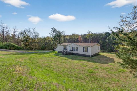 Tiny photo for 427 Spencer Road, Concord, VA 24538 (MLS # 365527)