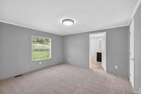 Tiny photo for 427 Spencer Road, Concord, VA 24538 (MLS # 365527)