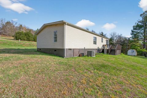 Tiny photo for 427 Spencer Road, Concord, VA 24538 (MLS # 365527)