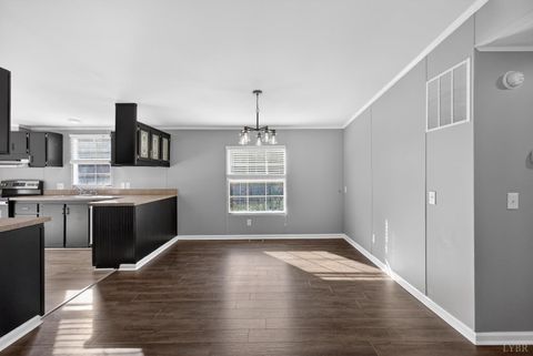 Tiny photo for 427 Spencer Road, Concord, VA 24538 (MLS # 365527)