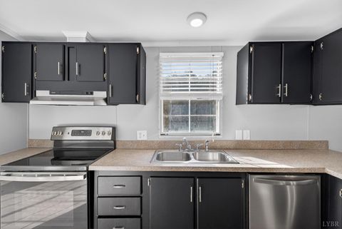 Tiny photo for 427 Spencer Road, Concord, VA 24538 (MLS # 365527)