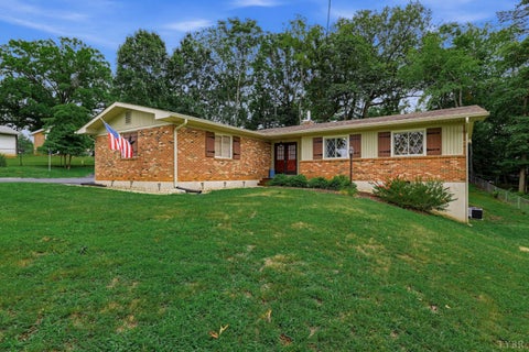 Photo of 1605 Whitfield Drive, Bedford, VA 24523 (MLS # 367985)