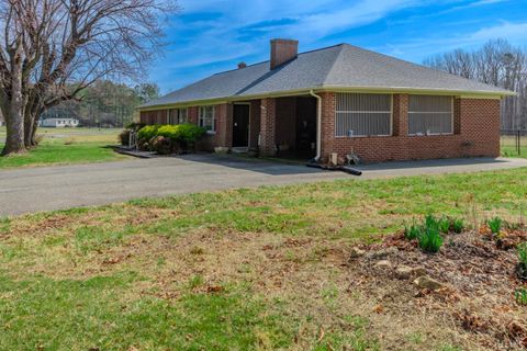 Tiny photo for 63 Morris Church Road, Brookneal, VA 24528 (MLS # 364883)