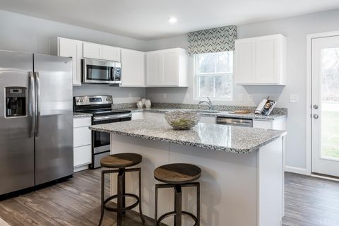 Tiny photo for 25 Crossing Court, Bedford, VA 24523 (MLS # 366501)