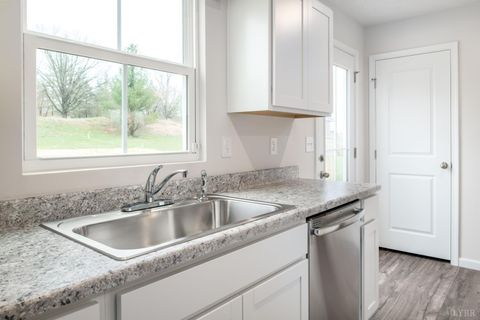 Tiny photo for 25 Crossing Court, Bedford, VA 24523 (MLS # 366501)