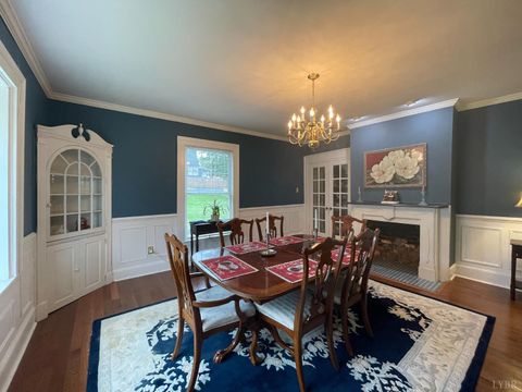 Tiny photo for 721 Grove Street, Bedford, VA 24523 (MLS # 362206)