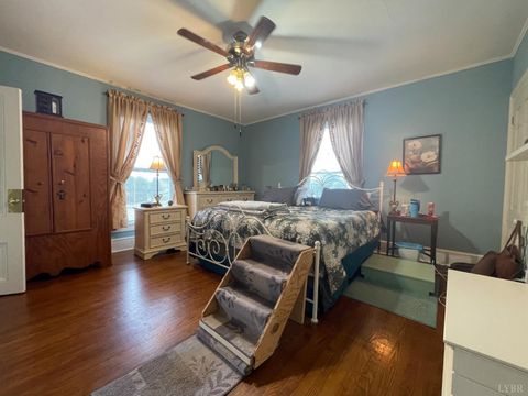 Tiny photo for 721 Grove Street, Bedford, VA 24523 (MLS # 362206)