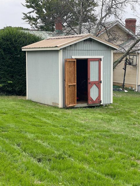Tiny photo for 721 Grove Street, Bedford, VA 24523 (MLS # 362206)