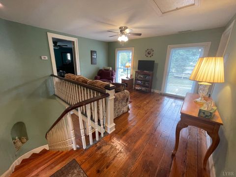 Tiny photo for 721 Grove Street, Bedford, VA 24523 (MLS # 362206)