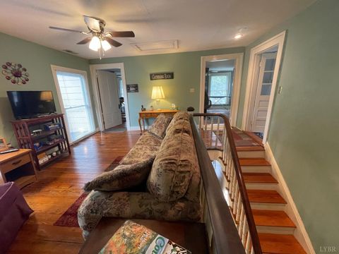 Tiny photo for 721 Grove Street, Bedford, VA 24523 (MLS # 362206)