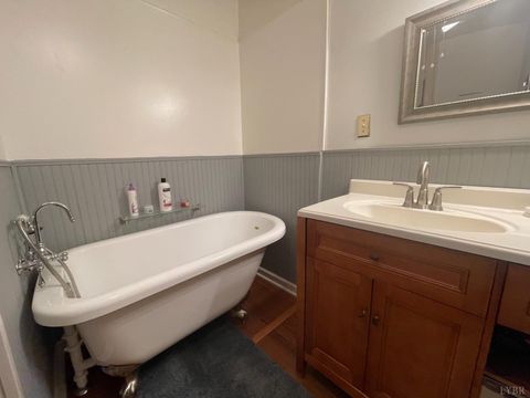 Tiny photo for 721 Grove Street, Bedford, VA 24523 (MLS # 362206)