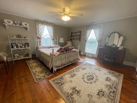Tiny photo for 721 Grove Street, Bedford, VA 24523 (MLS # 362206)