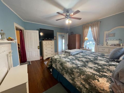 Tiny photo for 721 Grove Street, Bedford, VA 24523 (MLS # 362206)