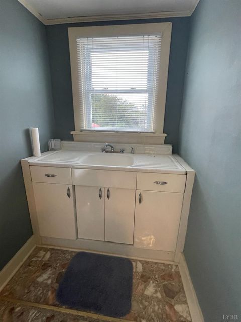 Tiny photo for 721 Grove Street, Bedford, VA 24523 (MLS # 362206)