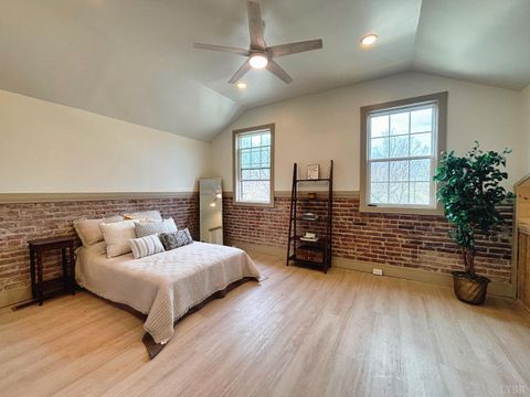 Tiny photo for 122 Brooks Street, Monroe, VA 24574 (MLS # 365374)