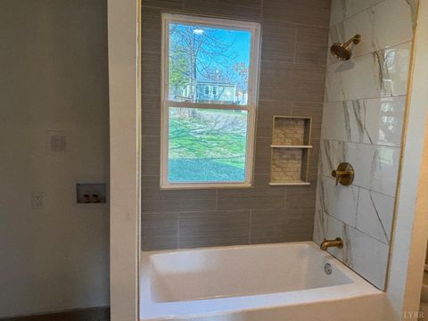 Tiny photo for 122 Brooks Street, Monroe, VA 24574 (MLS # 365374)