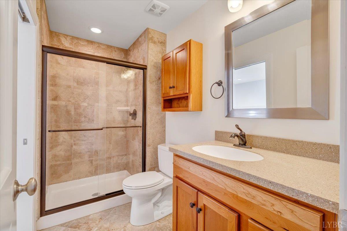 Farmville, Virginia 23901, United States, 3 Bedrooms Bedrooms, ,3 BathroomsBathrooms,Residential,Active,256850