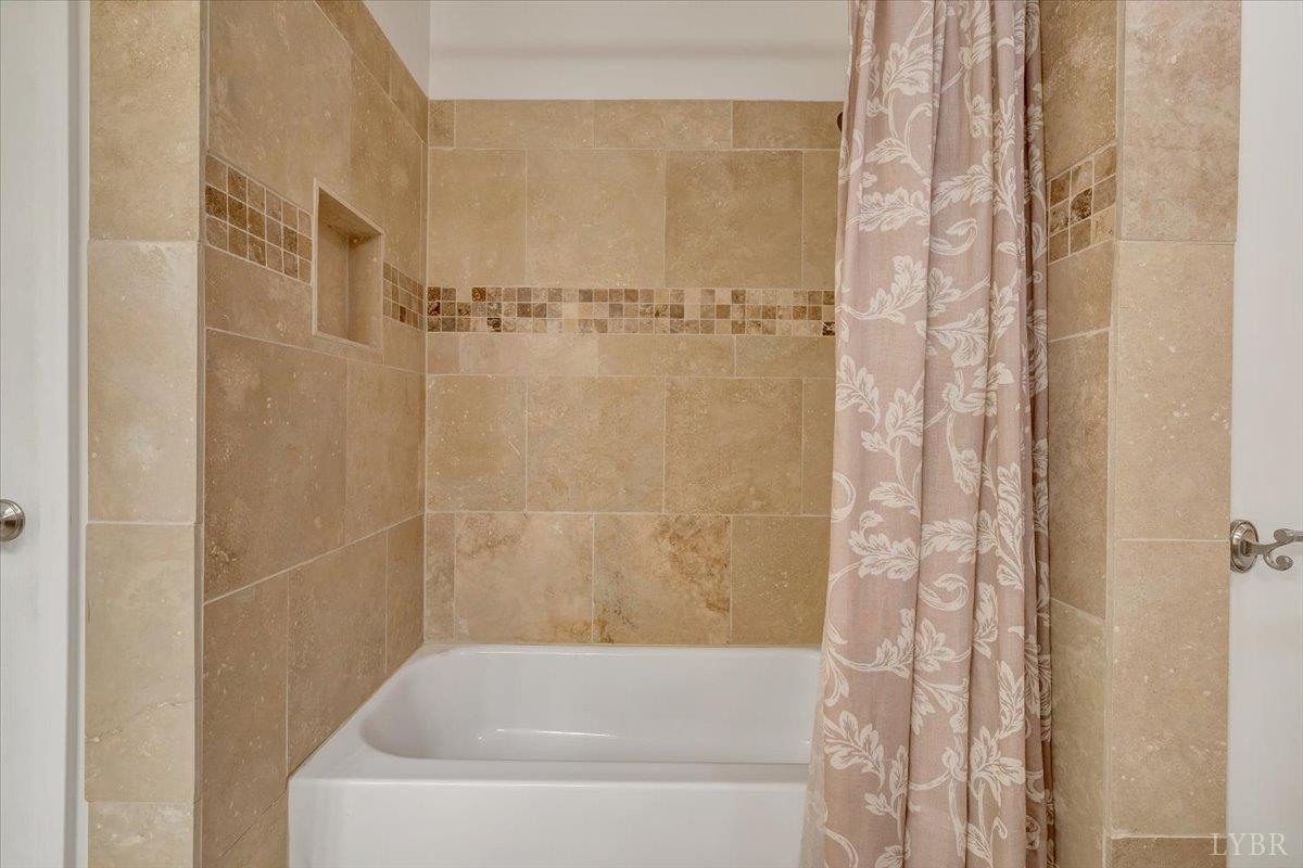 Farmville, Virginia 23901, United States, 3 Bedrooms Bedrooms, ,3 BathroomsBathrooms,Residential,Active,256850