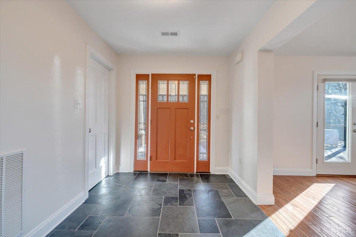 Farmville, Virginia 23901, United States, 3 Bedrooms Bedrooms, ,3 BathroomsBathrooms,Residential,Active,256850