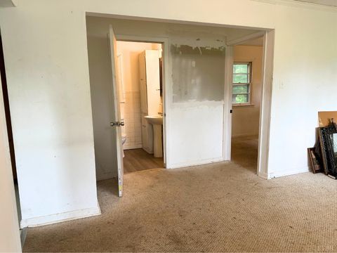 Tiny photo for 912 Mercury Street St, Lynchburg, VA 24502 (MLS # 366690)